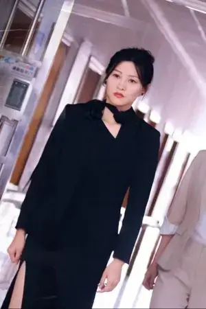 Chị Gái Năm Mươi Xinh Đẹp và Ngầu